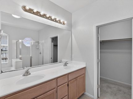 9795 W Taron Dr, Elk Grove, CA 95757 Photo