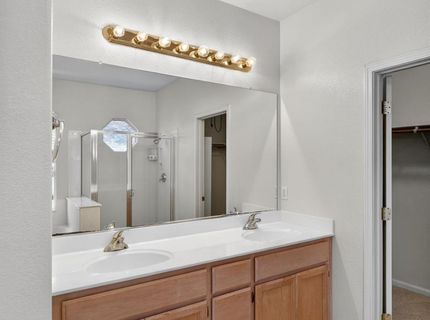 9795 W Taron Dr, Elk Grove, CA 95757 Photo