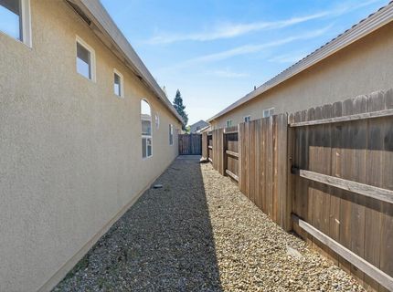 9795 W Taron Dr, Elk Grove, CA 95757 Photo