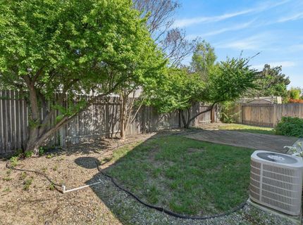 9795 W Taron Dr, Elk Grove, CA 95757 Photo