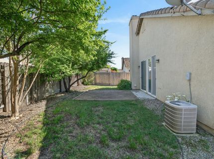 9795 W Taron Dr, Elk Grove, CA 95757 Photo