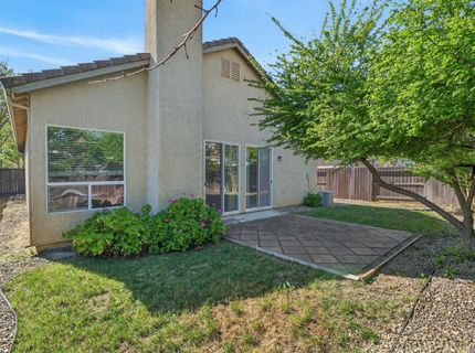 9795 W Taron Dr, Elk Grove, CA 95757 Photo