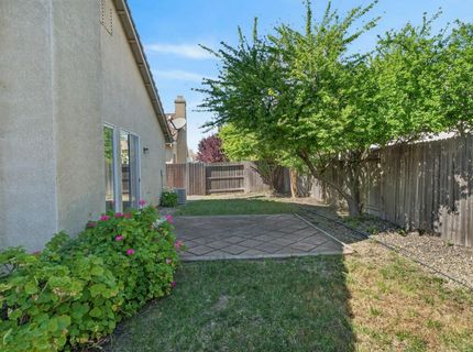 9795 W Taron Dr, Elk Grove, CA 95757 Photo