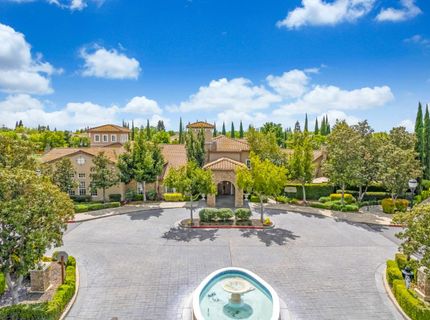 9795 W Taron Dr, Elk Grove, CA 95757 Photo