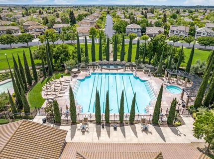 9795 W Taron Dr, Elk Grove, CA 95757 Photo