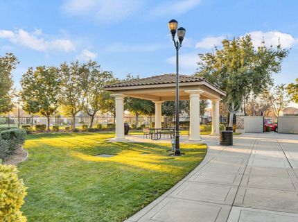 9795 W Taron Dr, Elk Grove, CA 95757 Photo