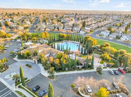 9795 W Taron Dr, Elk Grove, CA 95757 Photo