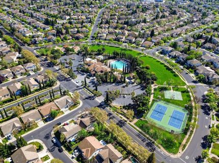 9795 W Taron Dr, Elk Grove, CA 95757 Photo