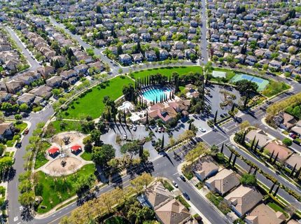 9795 W Taron Dr, Elk Grove, CA 95757 Photo