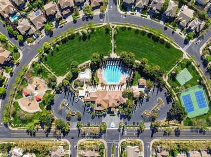 9795 W Taron Dr, Elk Grove, CA 95757 Photo