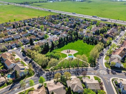 9795 W Taron Dr, Elk Grove, CA 95757 Photo