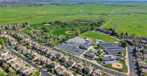 9795 W Taron Dr, Elk Grove, CA 95757 Photo