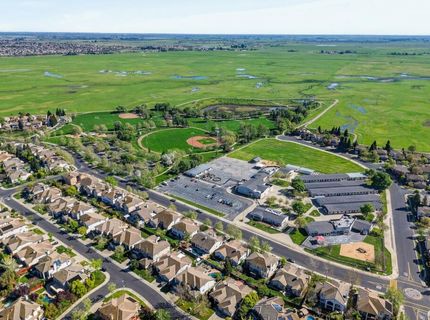 9795 W Taron Dr, Elk Grove, CA 95757 Photo