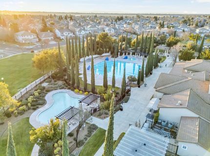 9795 W Taron Dr, Elk Grove, CA 95757 Photo