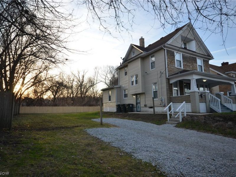 1064 Lane Street, Akron, OH 44307 Photo 5