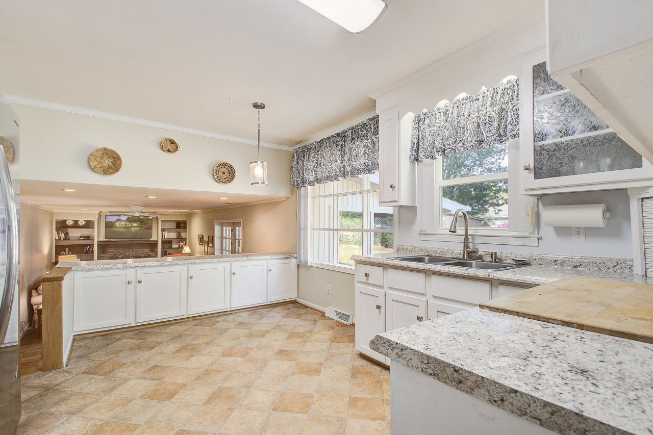 677 Pawley Road Photo 16