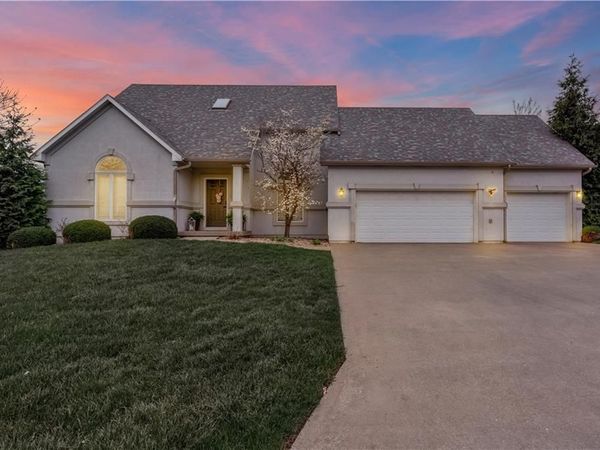110 Deerfield Drive, Warrensburg, MO 64093