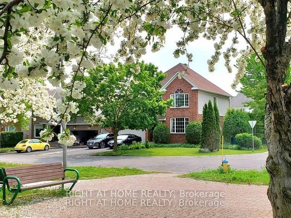 142 Windhurst Drive, Ottawa, ON K2G6K8