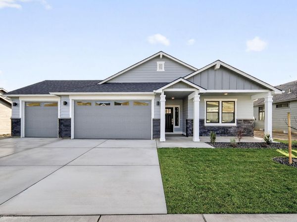 3085 Mt Thielsen Drive, Unit 64, Medford, OR 97504