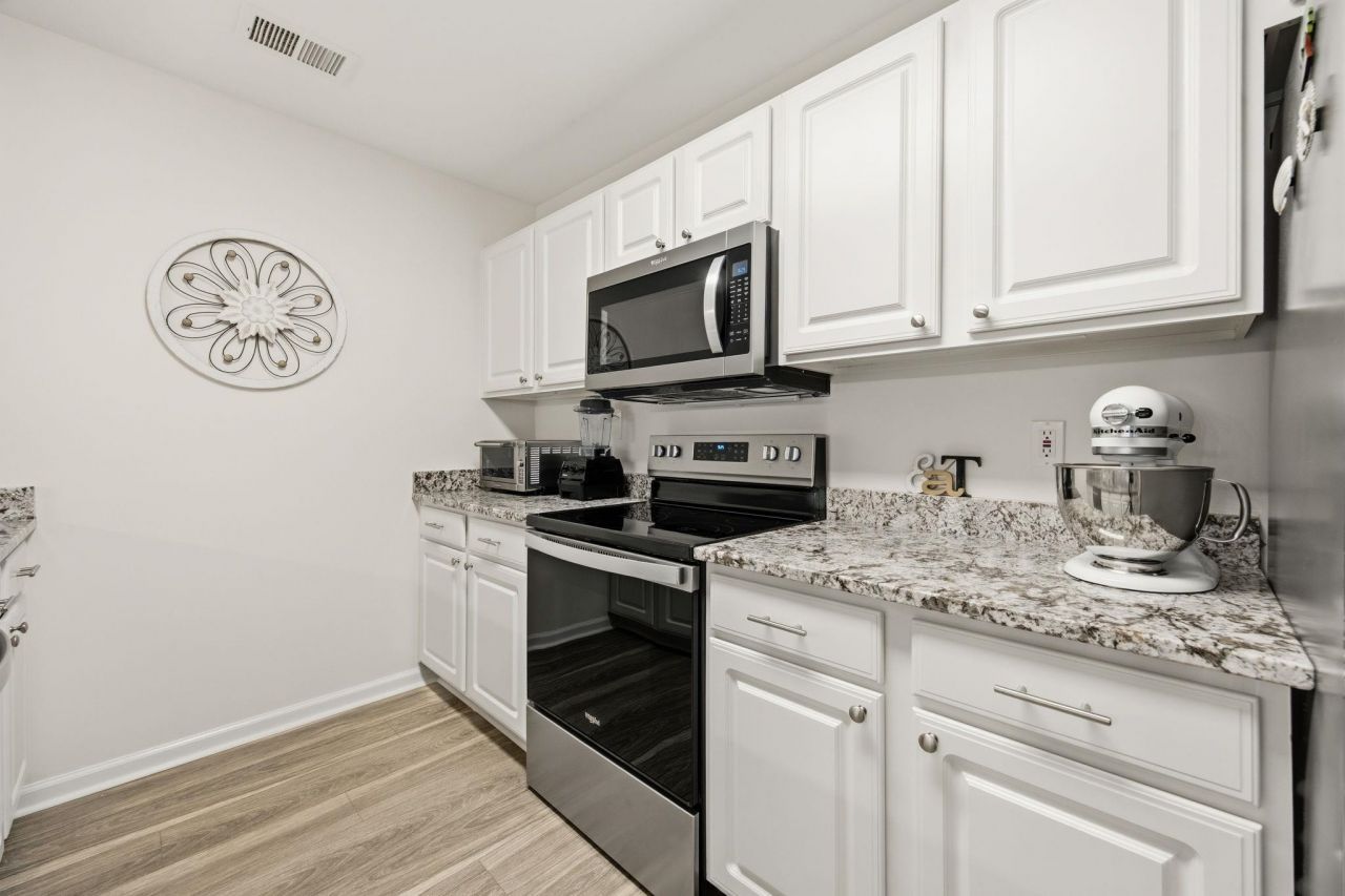 4849 Meadowsweet Dr. Photo 14