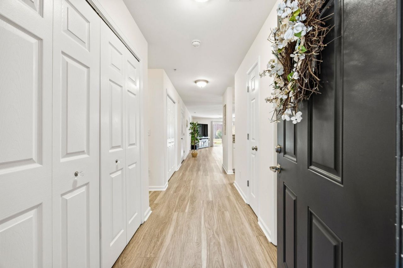 4849 Meadowsweet Dr. Photo 4