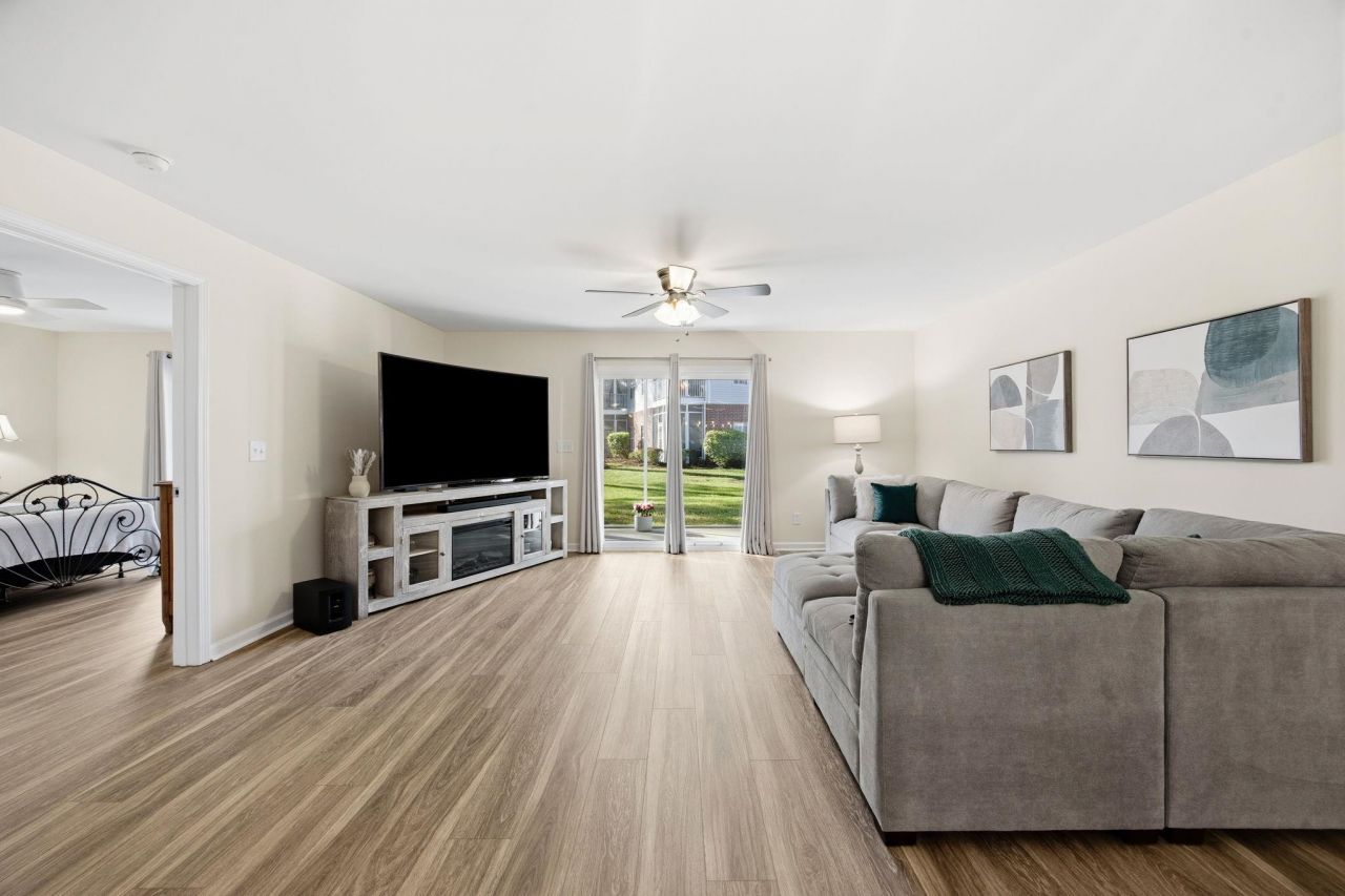 4849 Meadowsweet Dr. Photo 5