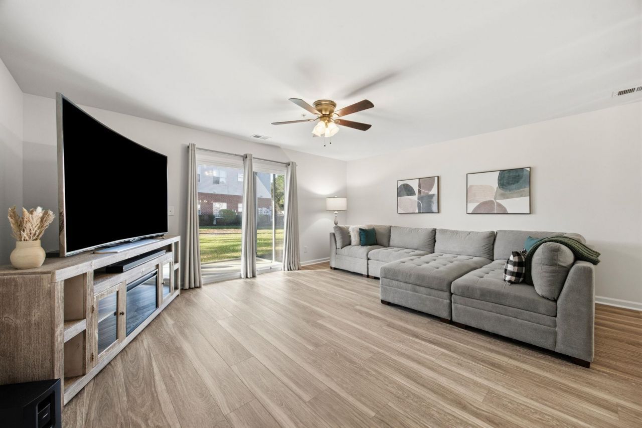 4849 Meadowsweet Dr. Photo 6