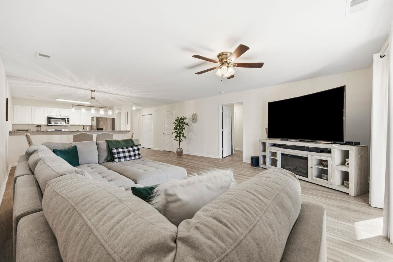 4849 Meadowsweet Dr. Photo 8