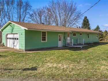 1040 W Hughes Road, Arcade, NY 14009