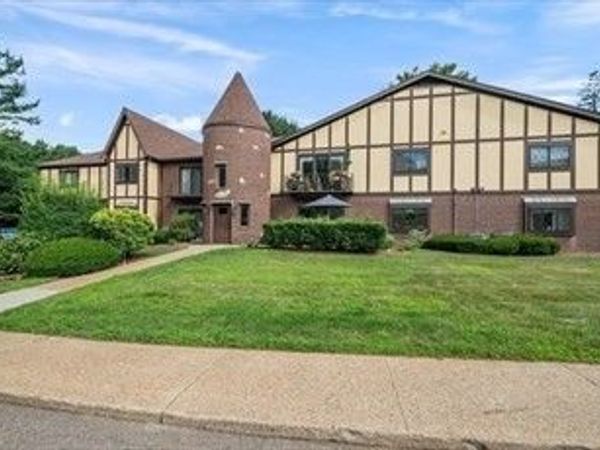 9 Rainbow Pond Drive, Unit 6, Walpole, MA 02081