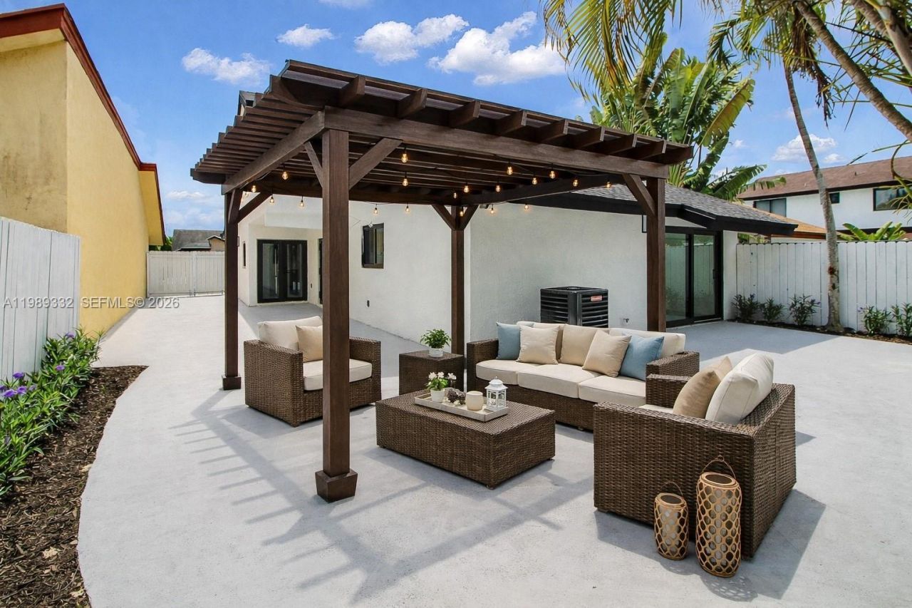 8961 SW 6th St , Miami, FL 33174 Photo