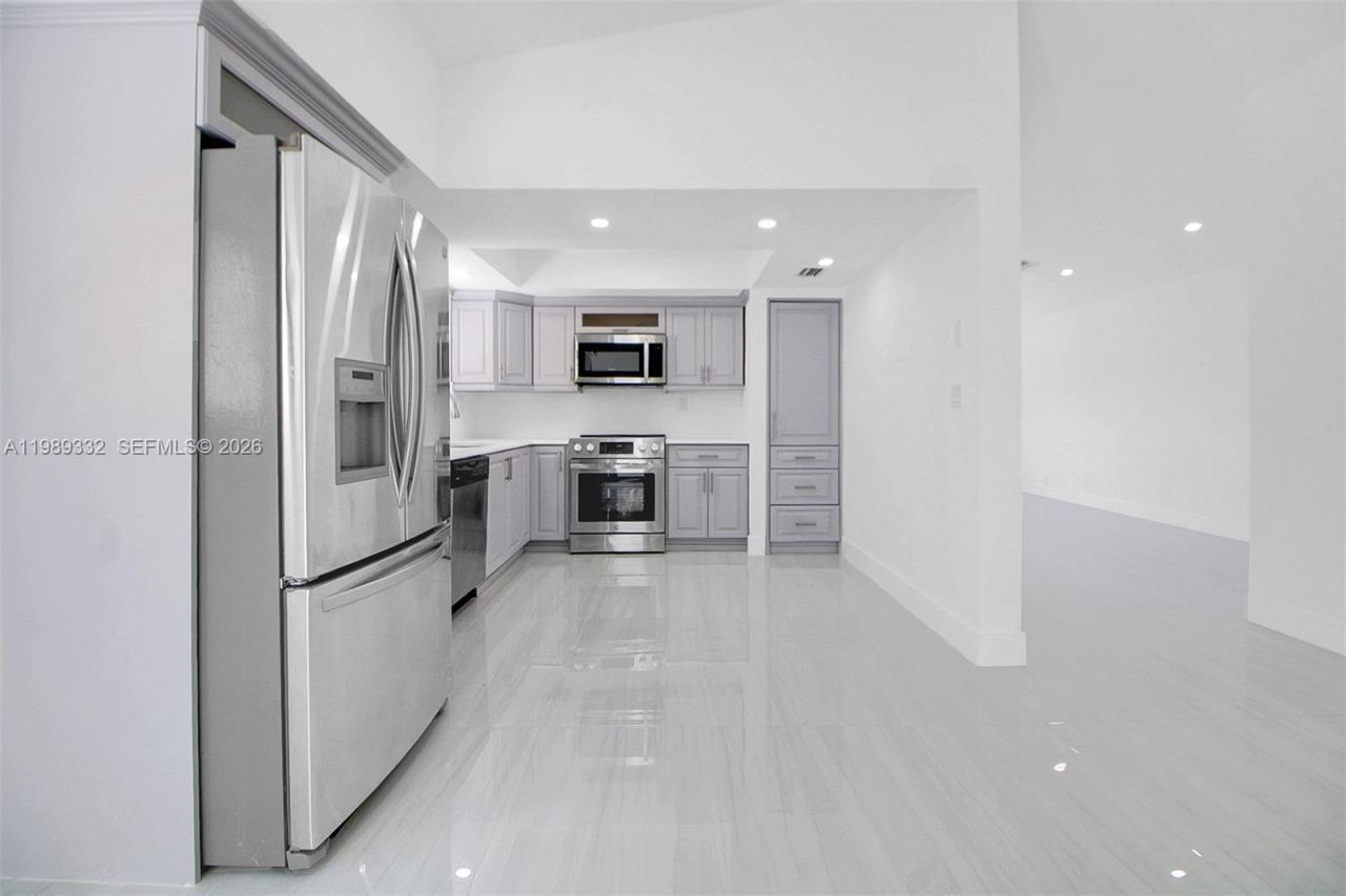 8961 SW 6th St , Miami, FL 33174 Photo