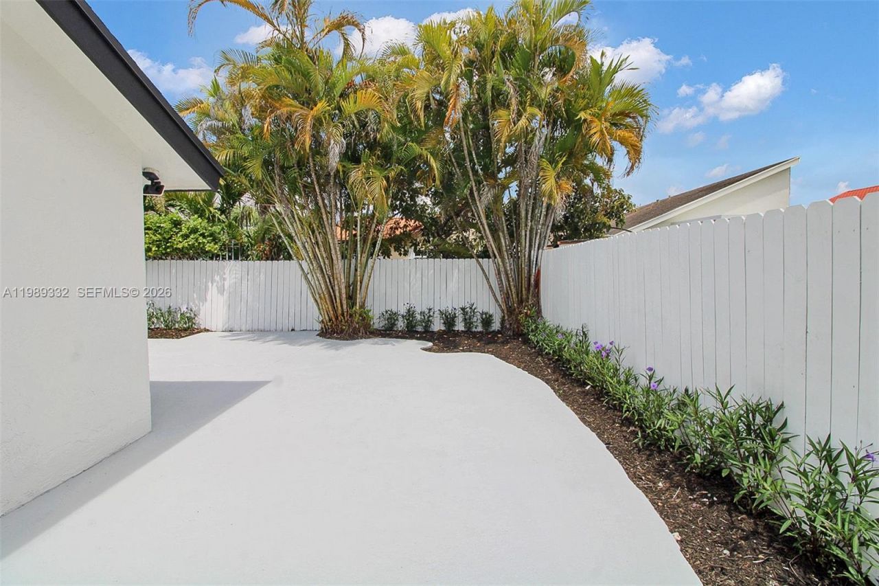 8961 SW 6th St , Miami, FL 33174 Photo