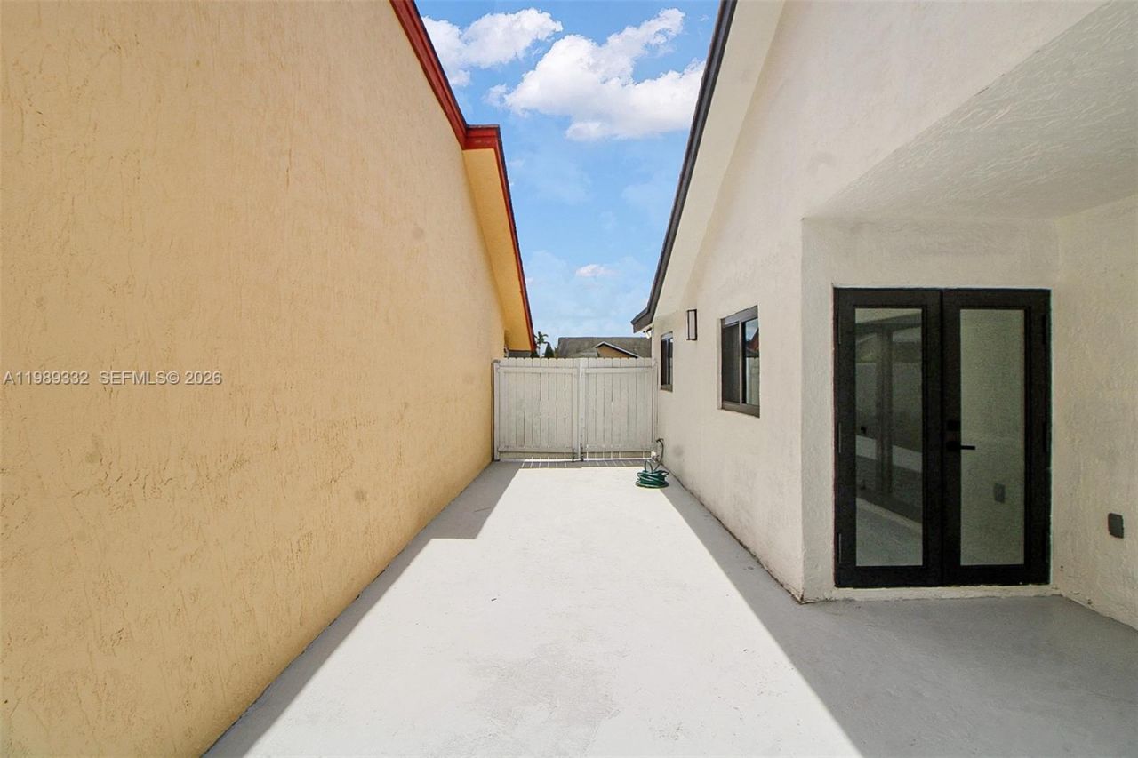 8961 SW 6th St , Miami, FL 33174 Photo