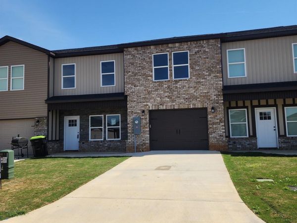 300 Beau Claire Circle, Byron, GA 31008