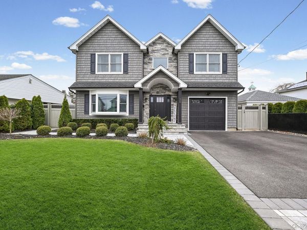 70 Connecticut Avenue, Massapequa, NY 11758
