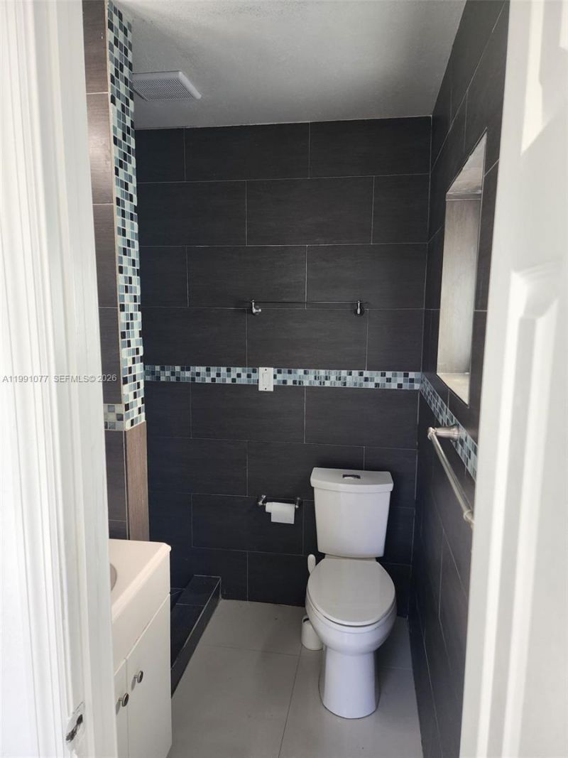 16101 SW 97th Ave , Unit Side/Studi, Miami, FL 33157 Photo