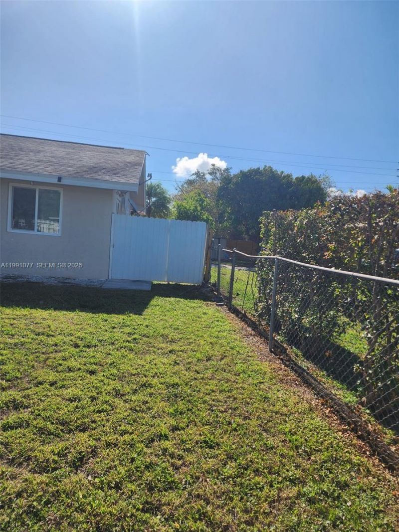 16101 SW 97th Ave , Unit Side/Studi, Miami, FL 33157 Photo