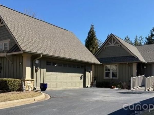 501 Fox Den Court, Hendersonville, NC 28792