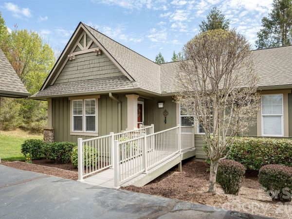 501 Fox Den Court, Hendersonville, NC 28792