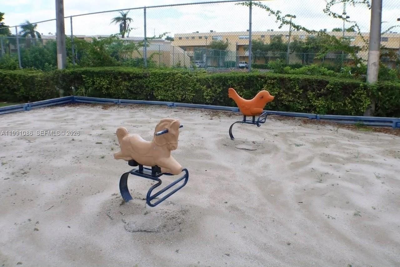 9351 Fontainebleau Blvd, Unit B409, Miami, FL 33172 Photo