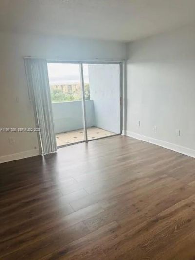 9351 Fontainebleau Blvd, Unit B409, Miami, FL 33172 Photo