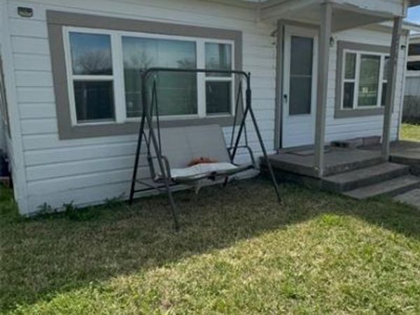 2564 High Crest Avenue, Fort Worth, TX 76111
