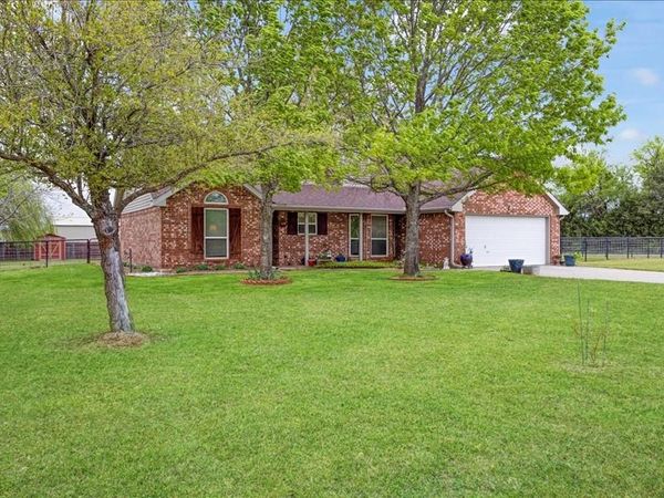105 Mulberry Drive, Trenton, TX 75490