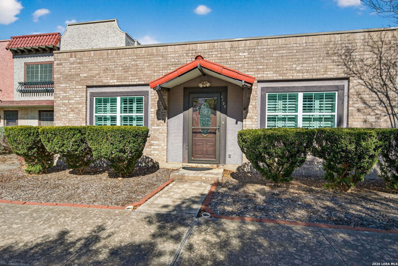 6750 Crown Ridge, San Antonio, TX 78239 Main Photo