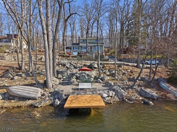 51 Lakeside Dr, Vernon, NJ 07422