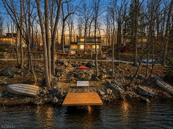 51 Lakeside Dr, Vernon, NJ 07422