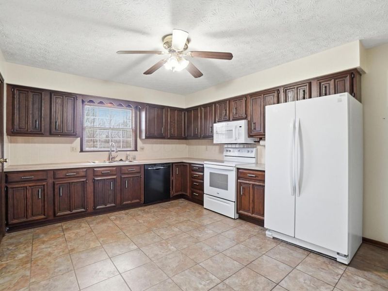 6395 Royalton Drive, Galloway, OH 43119 Photo 6