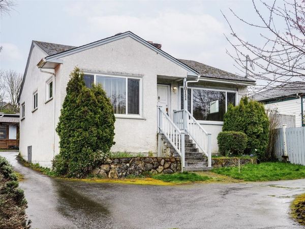 1011 Russell St , Victoria, BC V9A 3Y2