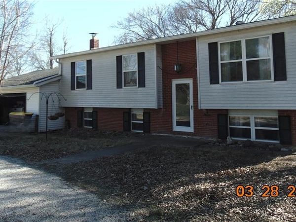 8711 7 Hills Drive, Alton, IL 62002